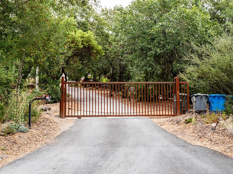 3220 Wood Valley Rd — Photo 16