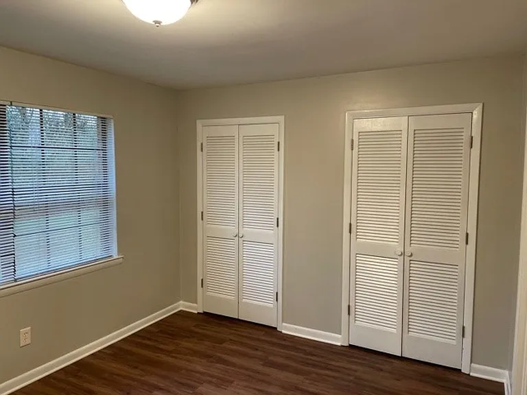 223 S Oak Ave — Photo 9