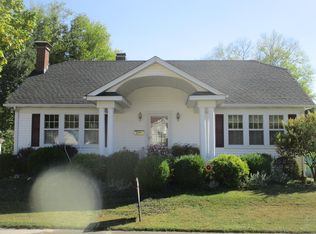 107 E Pinzon St, Tuscola, IL 61953