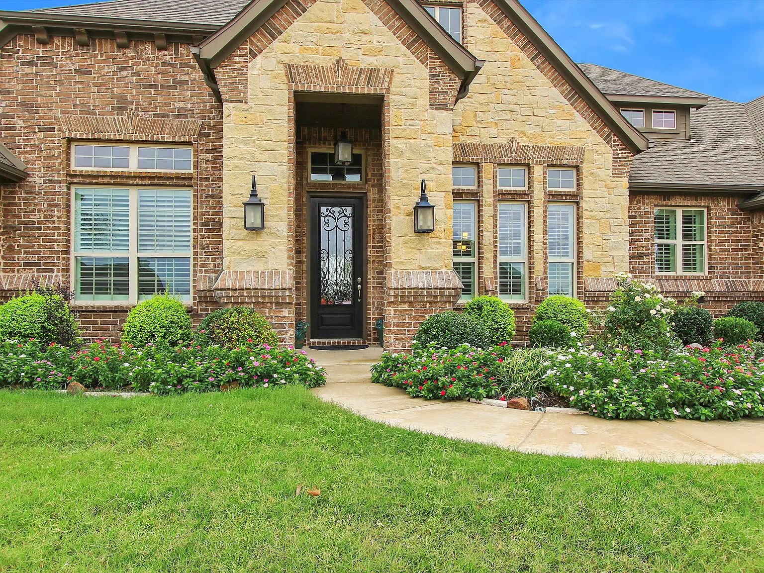 5 bed, 3423 sqft, $4,000 — Photo 3
