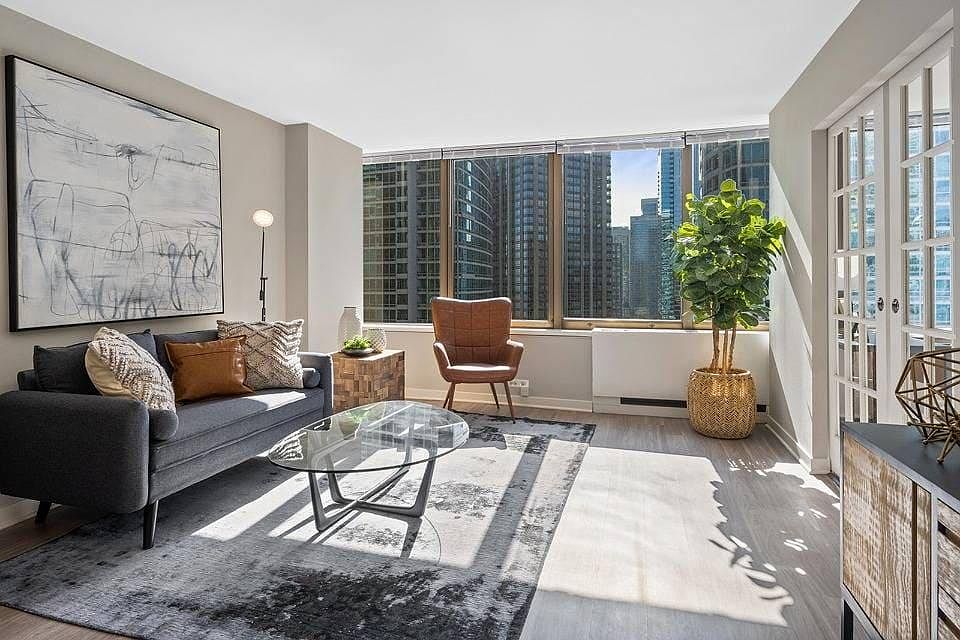 1st image of 1122 N Dearborn St #1906