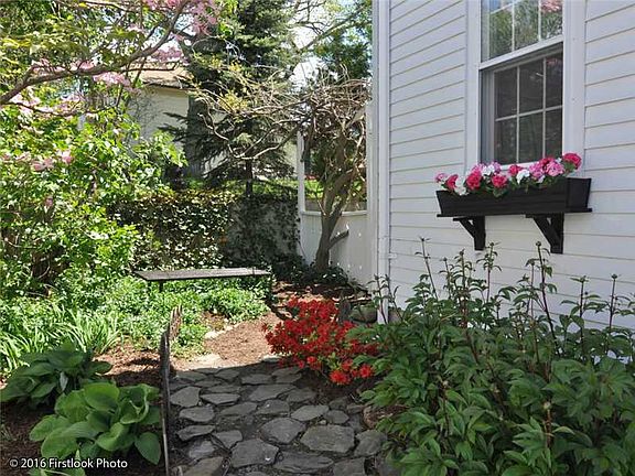 4th image of 246 Marlborough St