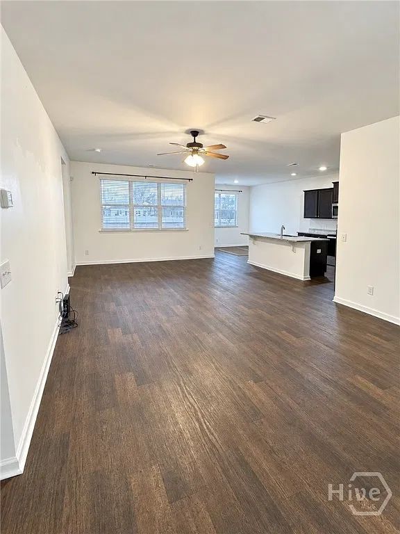 4 bed, 2.0 bath, 1928 sqft, $2,500 — Photo 3