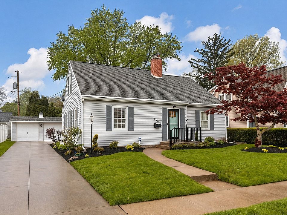 1st image of 902 Oakmont Ave