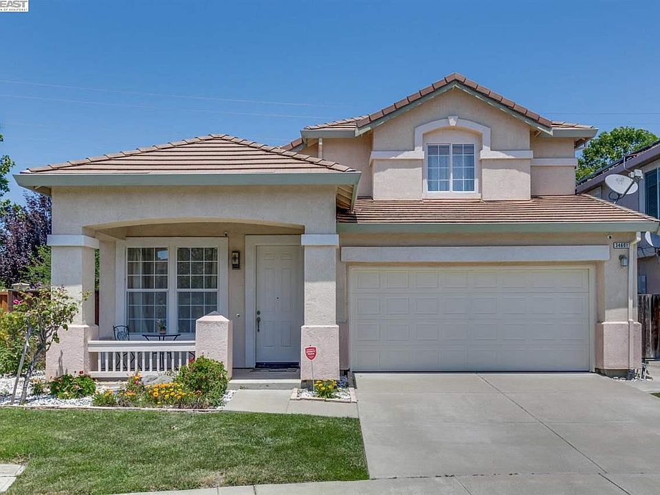 1st image of 34601 Cascades Cir