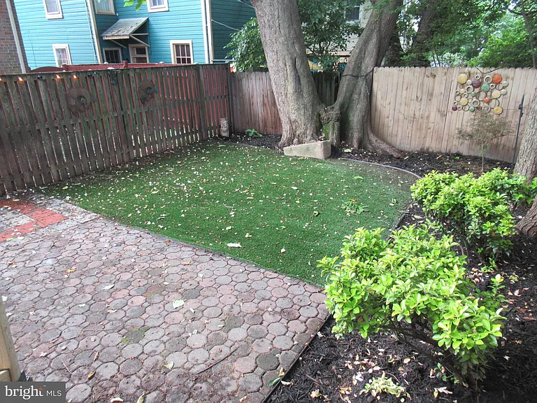 1304 Princess St — Photo 20