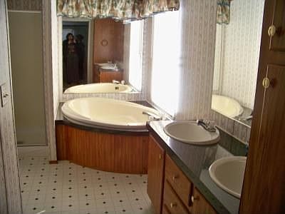 3rd image of 287 Lee Road 169