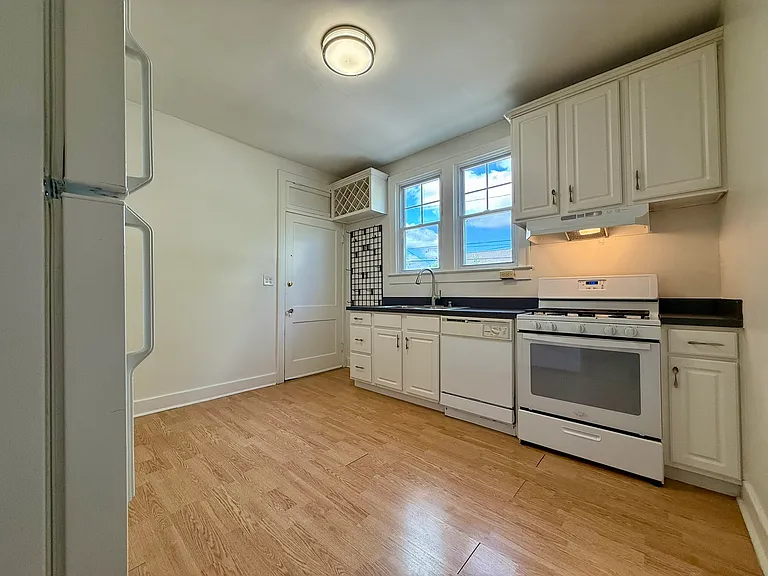 1825 Roanoke Ave #4 — Photo 6