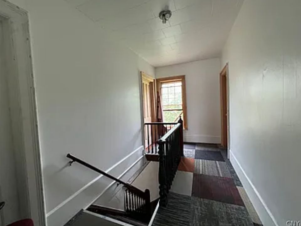 1st image of 1119 Valley Dr #1119