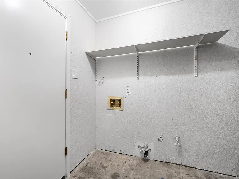 12902 Lamplight Village Ave — Photo 38