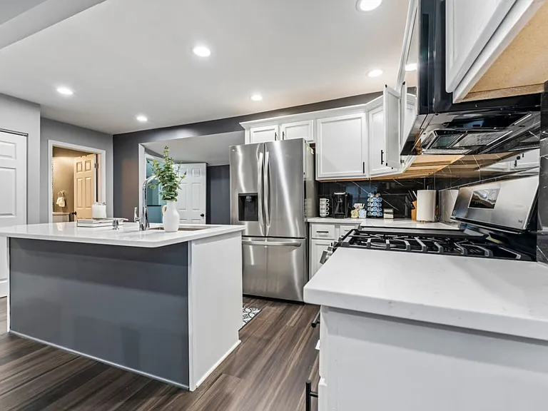 N Lake Shore Dr — Photo 12