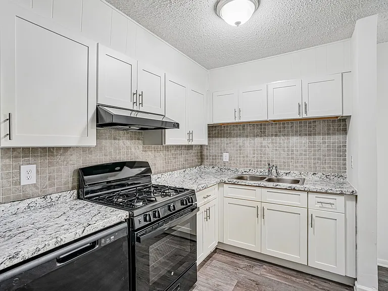 Lewis on Cascade Apartments — Photo 45