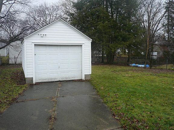 2nd image of 843 Shoshone Ave