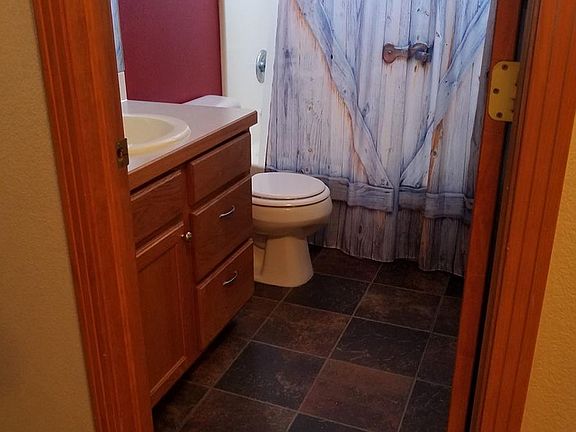 4th image of 402 Harrow Ln