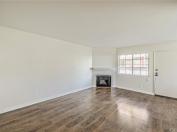 4th image of 15946 Vanowen St Unit 101