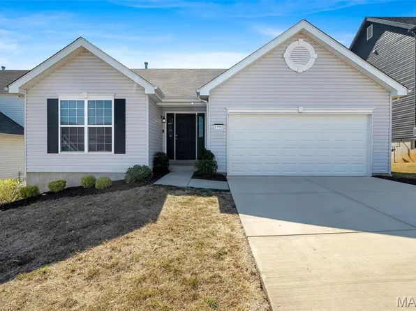 2751 Winding Valley Dr, Fenton, MO 63026