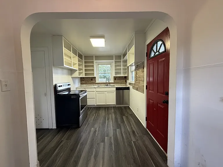 1095 S Ray Ave — Photo 8