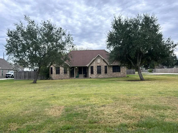 5835 Plantation Dr, Cove, TX 77523