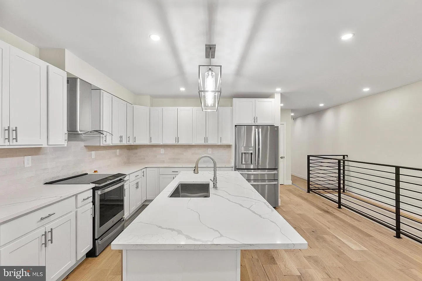 4 bed, 4.5 bath, 2250 sqft, $5,500 — Photo 3