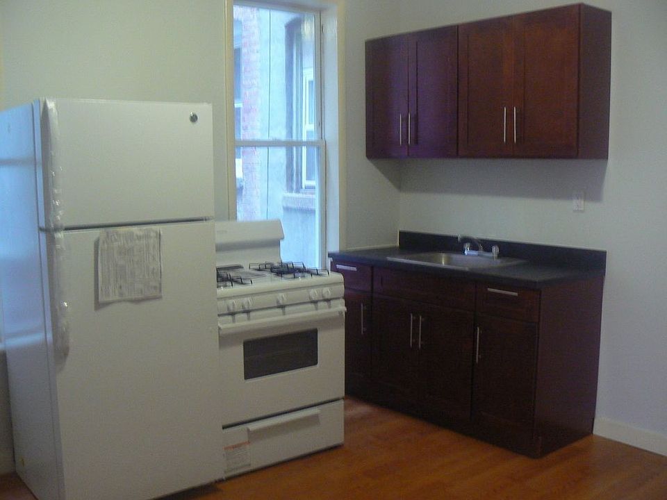 2nd image of 392 Vermont St #3