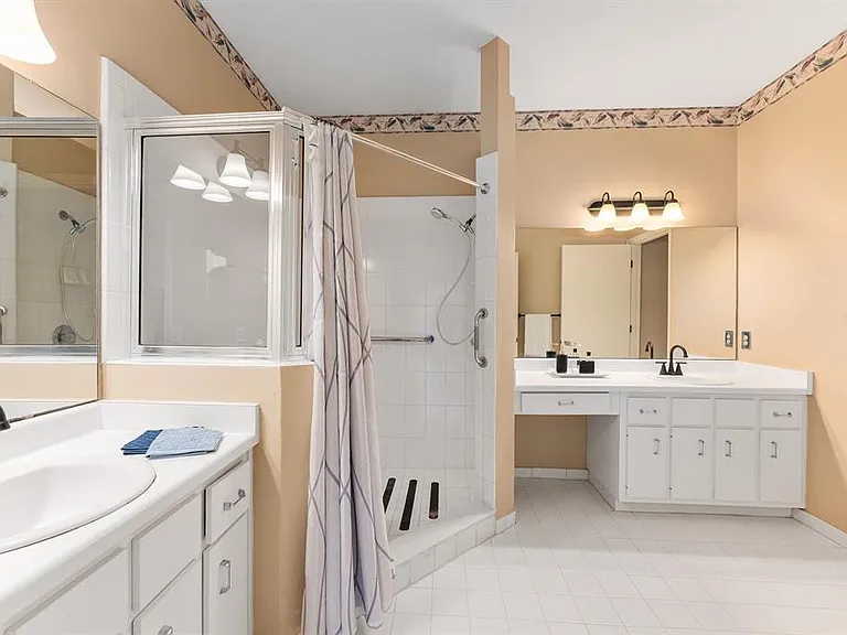3725 NW 58th Pl — Photo 10