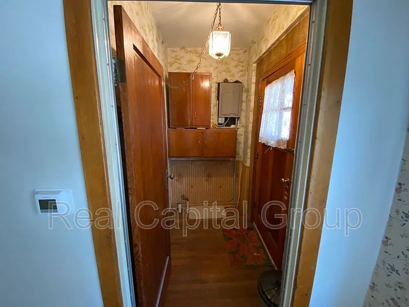 3 bed, 1.0 bath, 1391 sqft, $1,495 — Photo 4