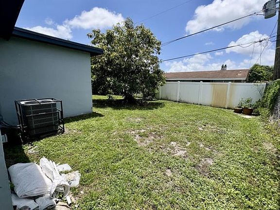 4th image of 8640 Wilshire Dr