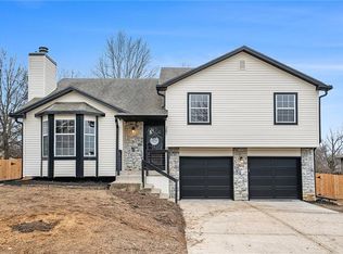 207 W Laredo Trl, Raymore, MO 64083