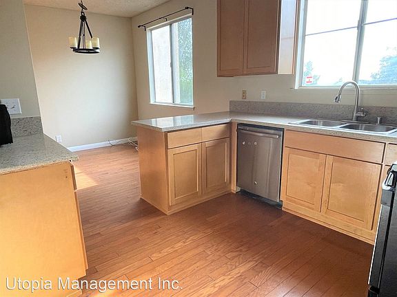 5th image of 13901 Olive View Ln Unit 28