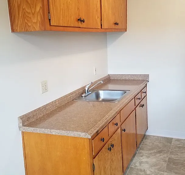 ROYALE APARTMENTS — Photo 45