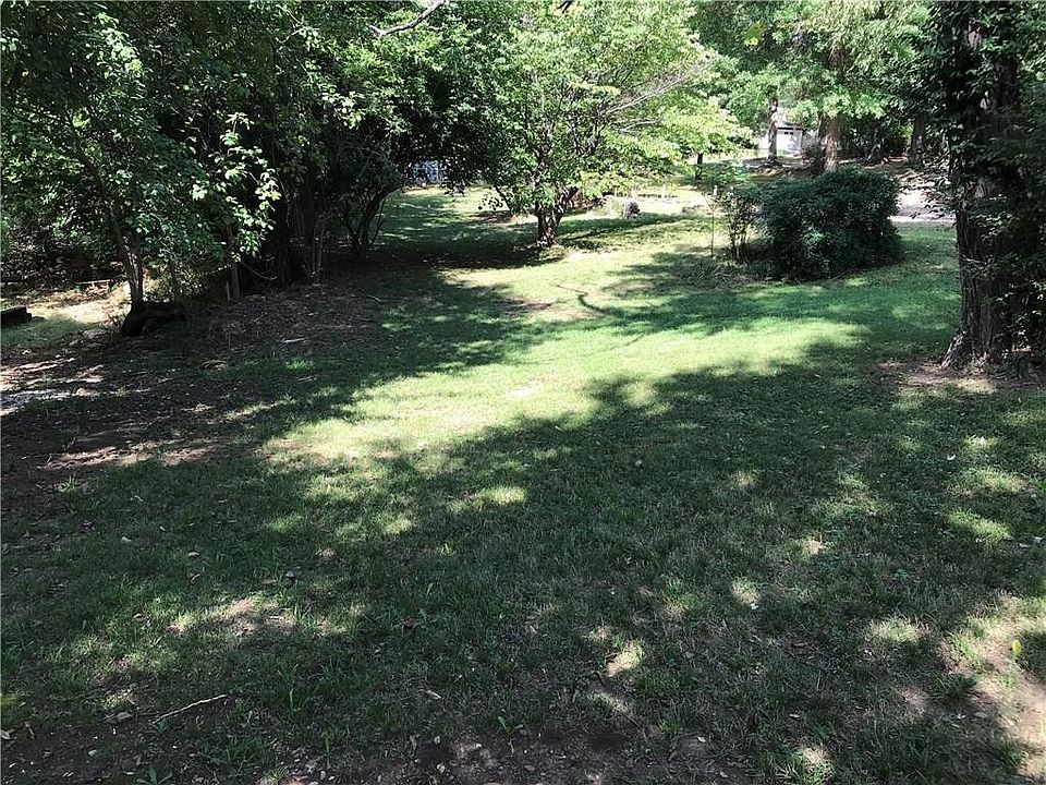 1st image of 736 E Rebecca St