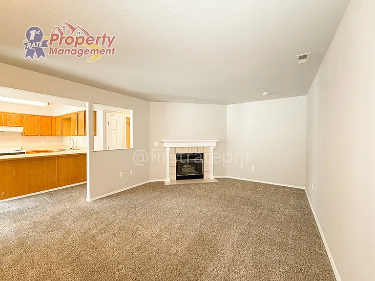2914 W Stewart Ave #201 — Photo 3