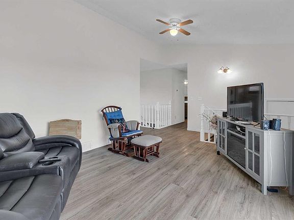 4th image of 23 E Beaver Pl