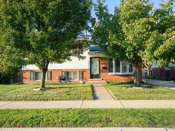 534 Saint Johns St, Wyandotte, MI 48192