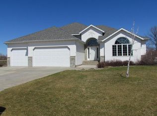 649 Evergreen Cir, Oxbow, ND