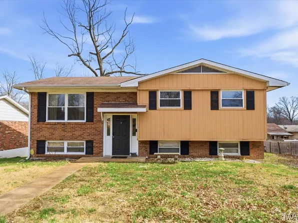 212 Castellano Dr, Belleville, IL 62226