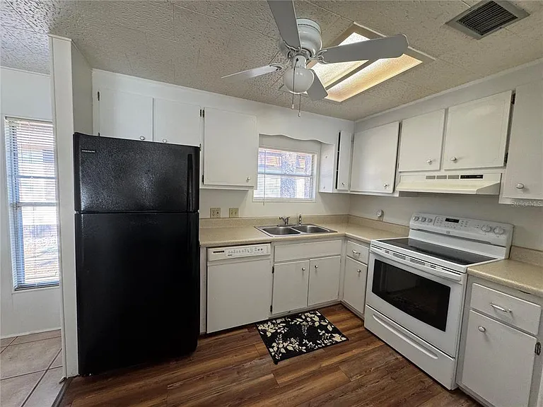 603 W Club Blvd — Photo 3