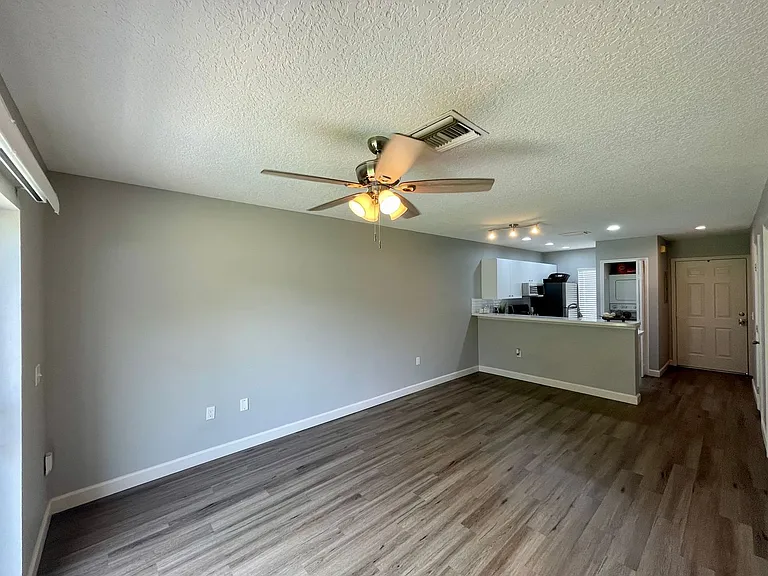 Village Park Townhomes | 2 & 3 Bedroom Apartments in Lady Lake, FL — Photo 59