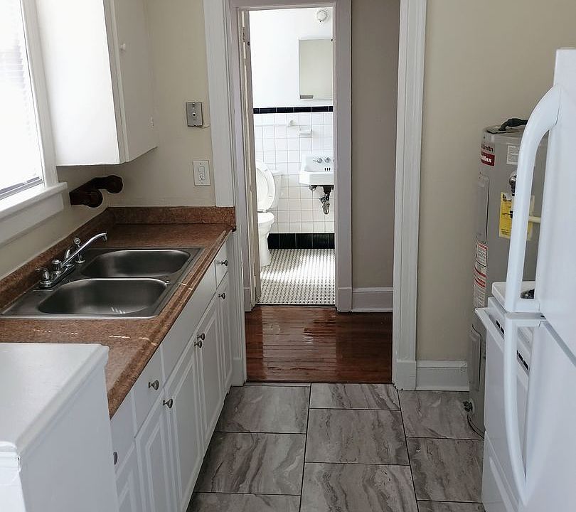 2nd image of 1015 McKinley St APT 6