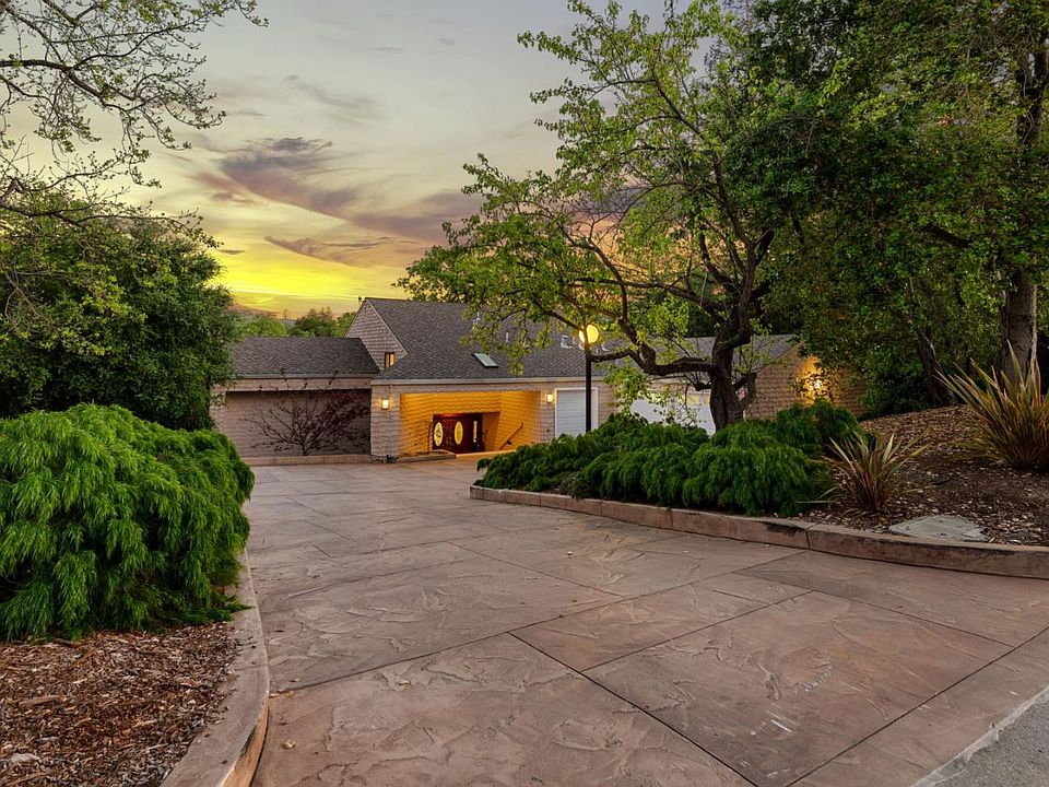 1st image of 727 Bicknell Rd