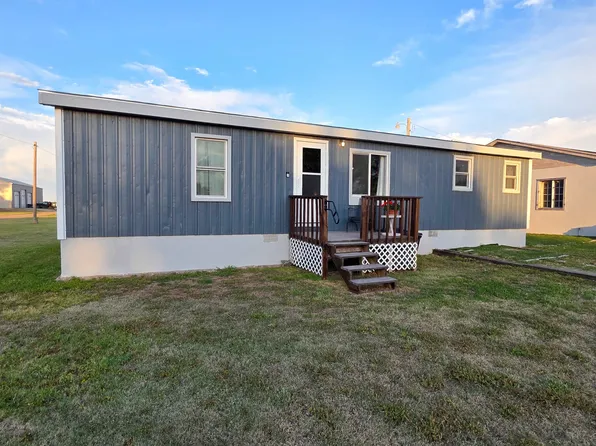 27 4th Street Ter, Great Bend, KS 67530