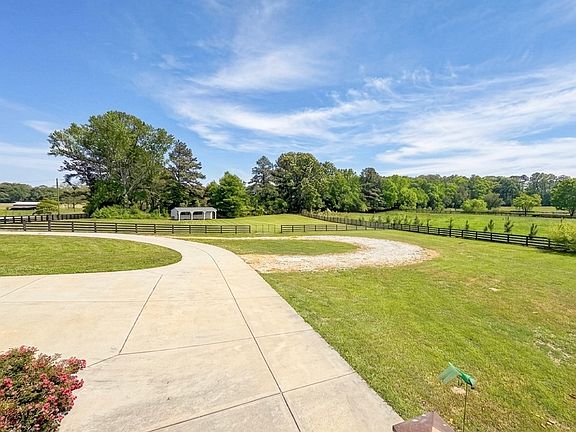 3rd image of 901 Line Creek Rd