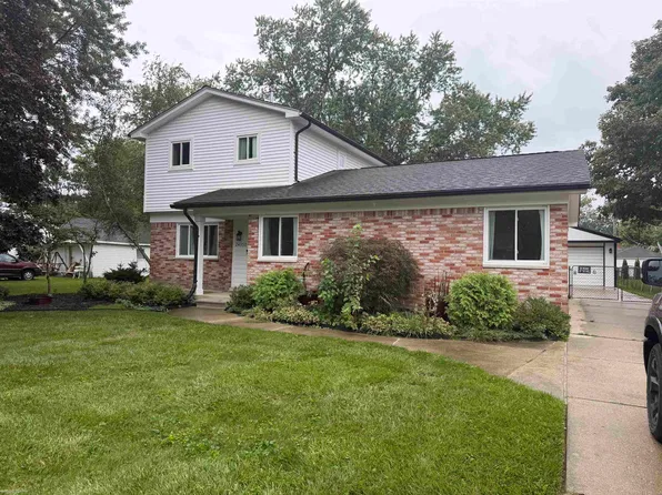 24050 Lakewood St, Saint Clair Shores, MI 48082