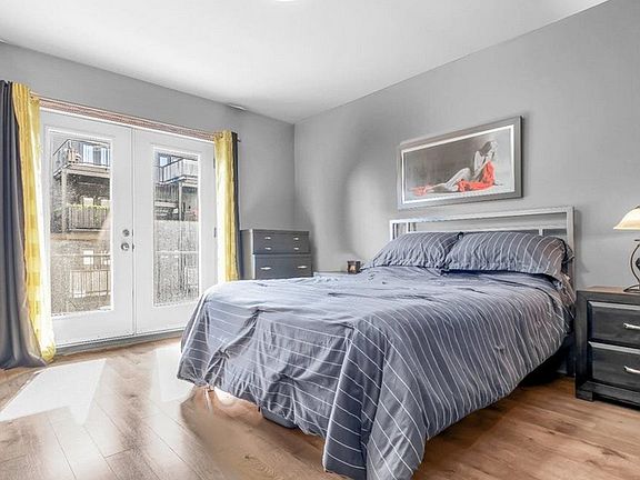 4th image of 831 S Flores St #211.4