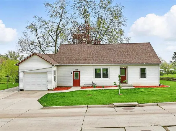 920 Circle Dr, Wellman, IA 52356