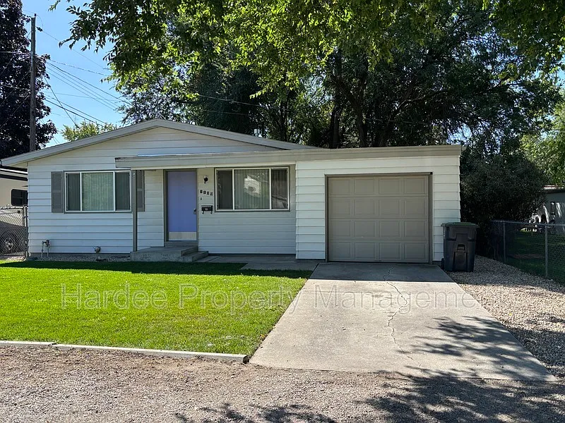 3 bed, 1.0 bath, 1064 sqft, $1,750 — Photo 2