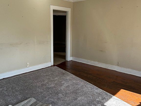 4th image of 2418 W Blount St