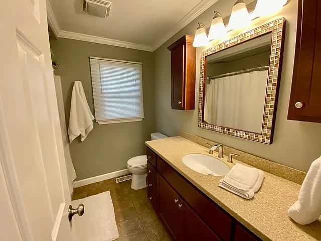 1304 North Broadway Avenue - 1 — Photo 3