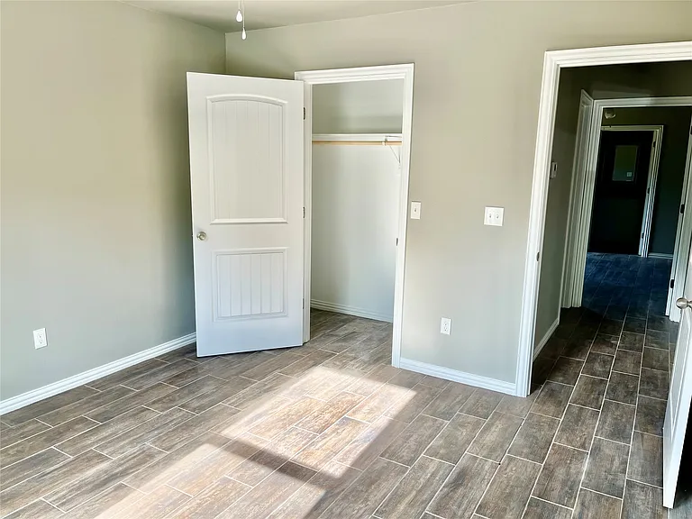 504 S 14th Ave — Photo 8