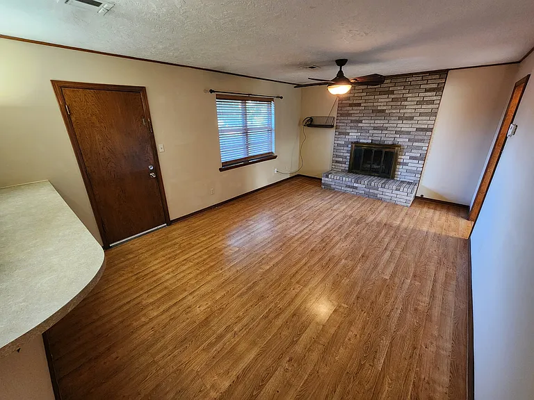 329 S Morrison Dr — Photo 5
